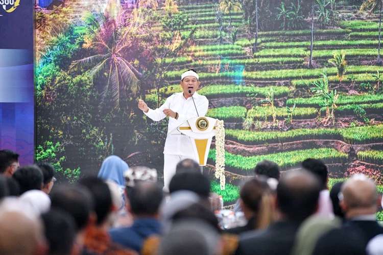 Gubernur Jawa Barat Dedi Mulyadi mengajak aparat desa tetap semangat membangun desa meski anggaran terbatas. Pemprov Jabar siapkan insentif miliaran rupiah.