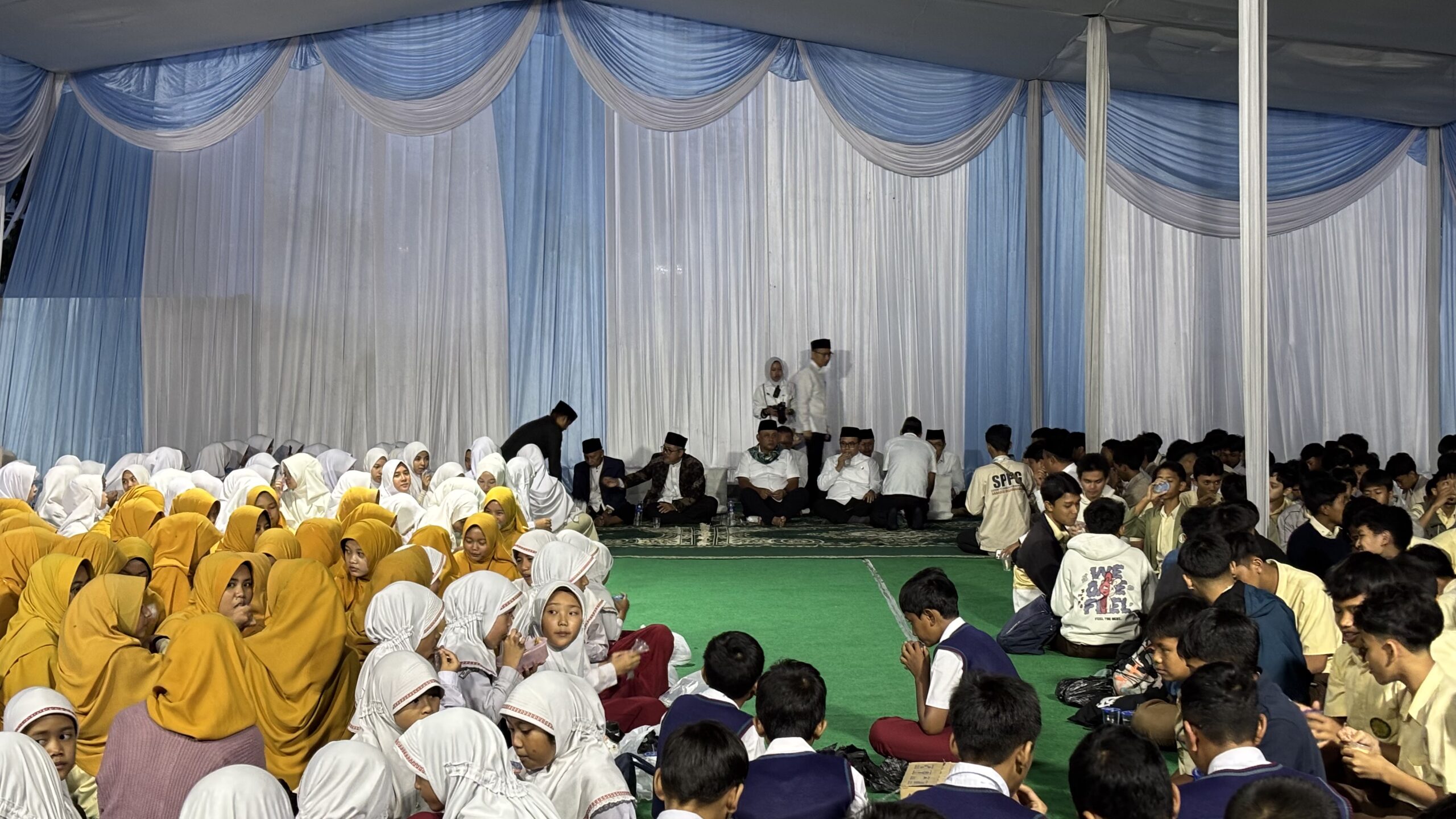 Momen Buka Bersama dan Penutupan acara Peresmian SPPG Makan Bergizi Gratis di Pesantren Persis 04 Ciganitri Bojongsoang