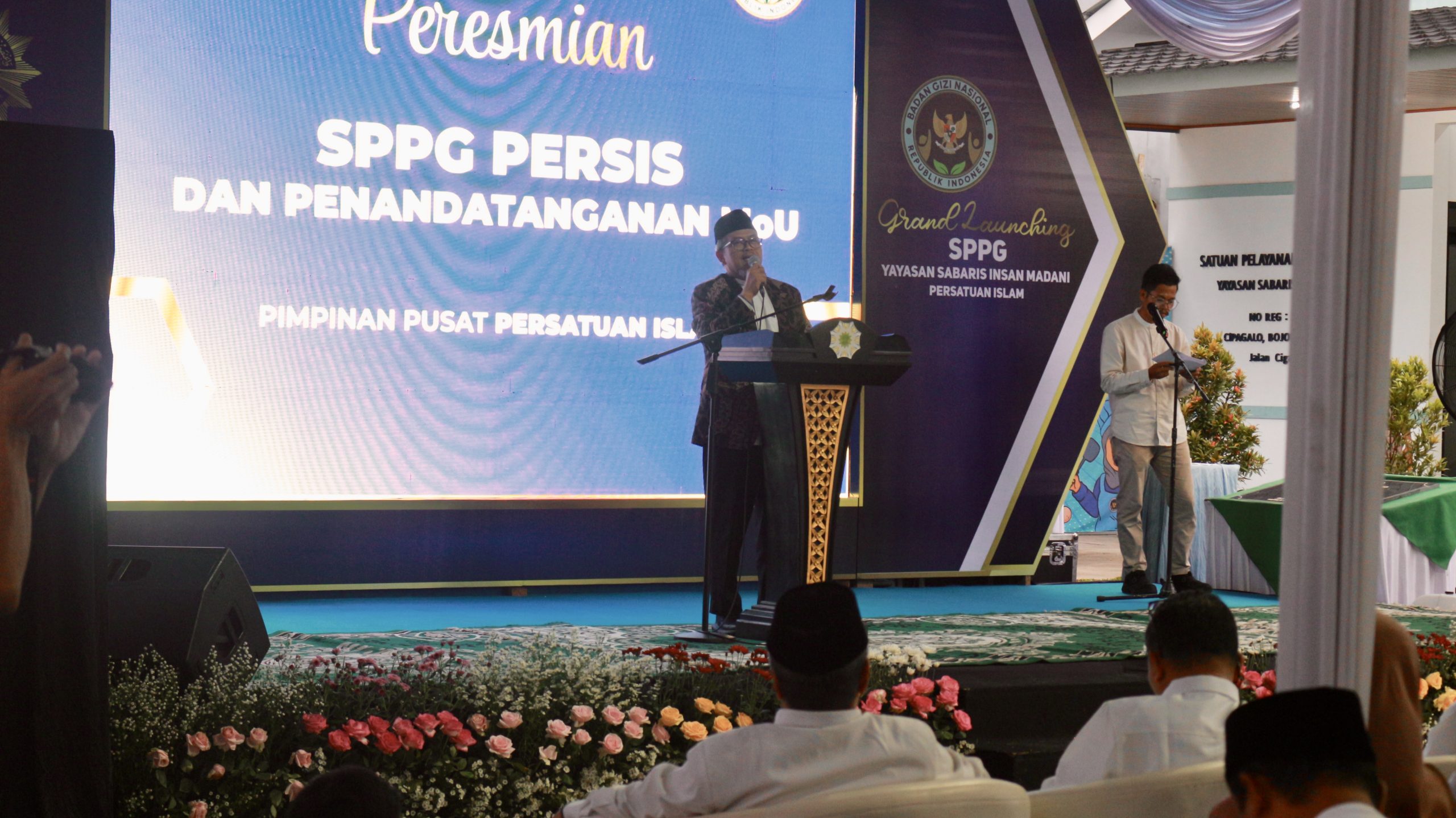 Momen sambutan Ketua umum persis di acara Peresmian SPPG Makan Bergizi Gratis di Pesantren Persis 04 Ciganitri Bojongsoang