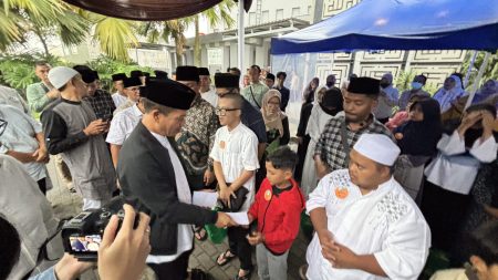Tarawih Keliling Bupati Bandung di Bojongsoang: Santuni Yatim dan Beri Bantuan Motor
