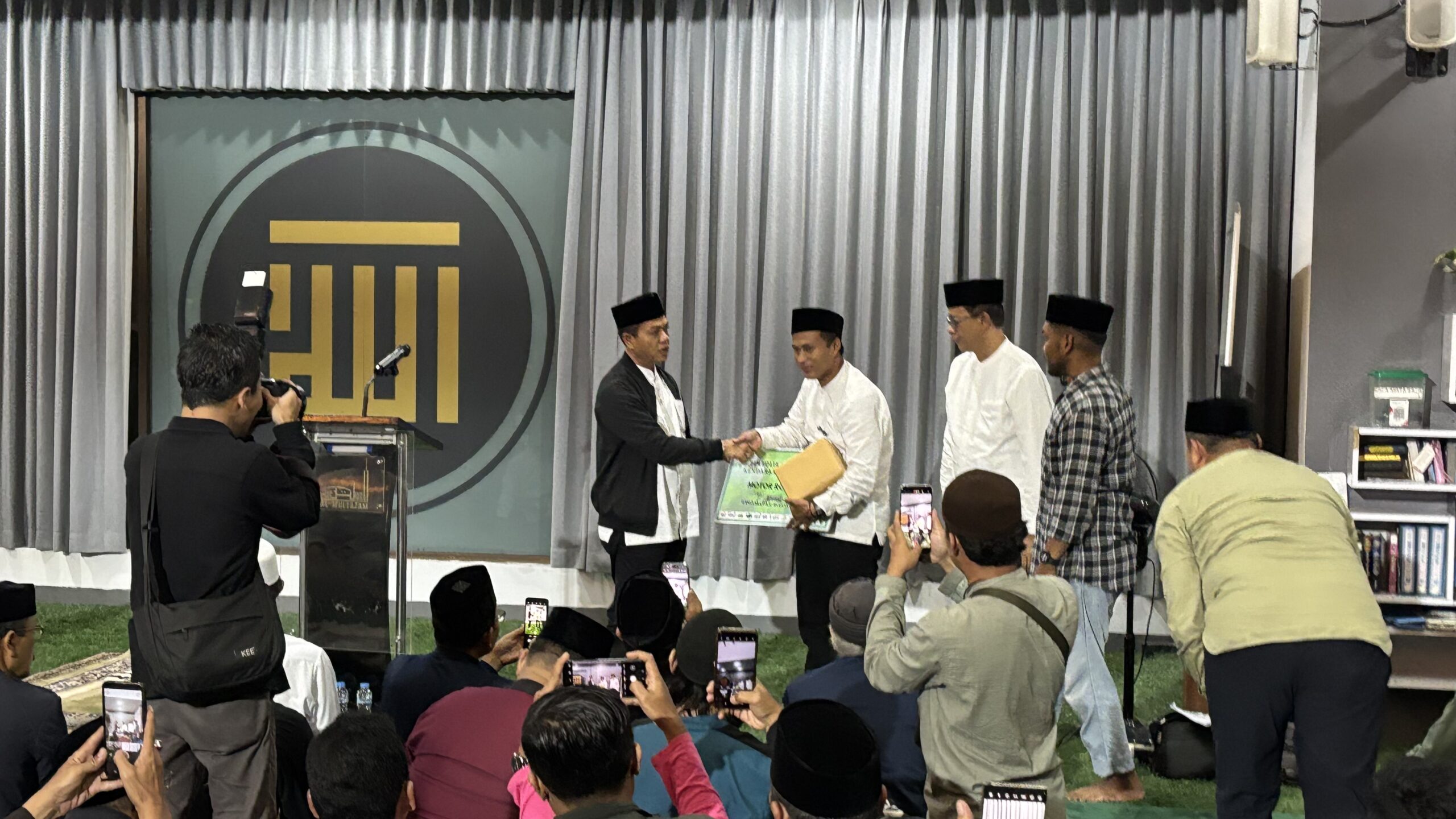 Tarawih Keliling Bupati Bandung di Bojongsoang Santuni Yatim dan Beri Bantuan Motor 2
