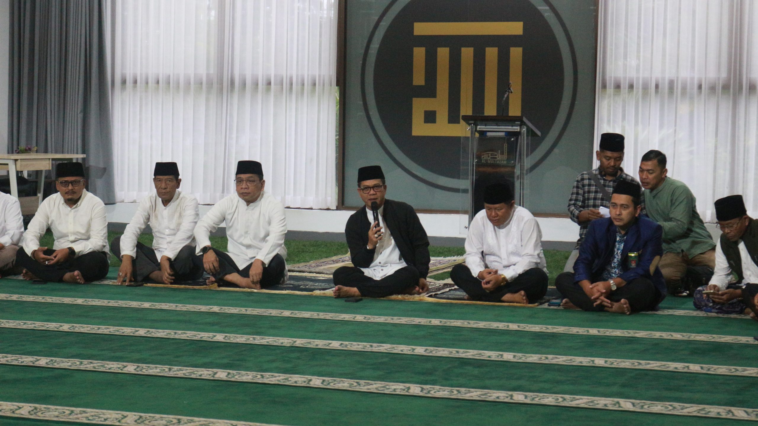 Tarawih Keliling Bupati Bandung di Bojongsoang Santuni Yatim dan Beri Bantuan Motor 4