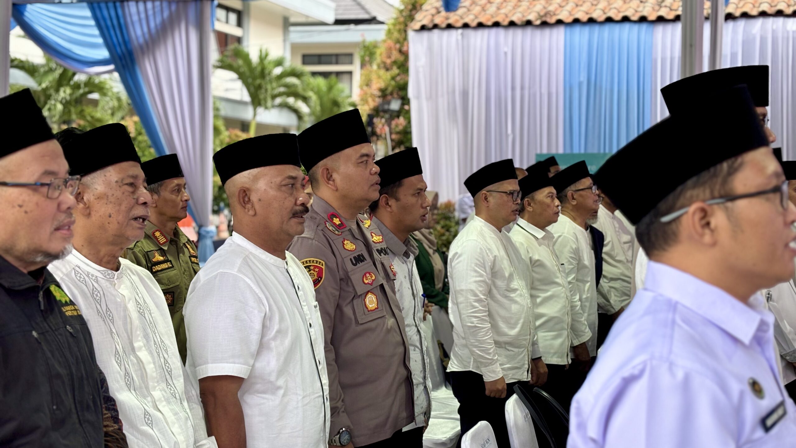 Momen Keikut sertaan kepala desa Cipagalo di acara Peresmian SPPG Makan Bergizi Gratis di Pesantren Persis 04 Ciganitri Bojongsoang